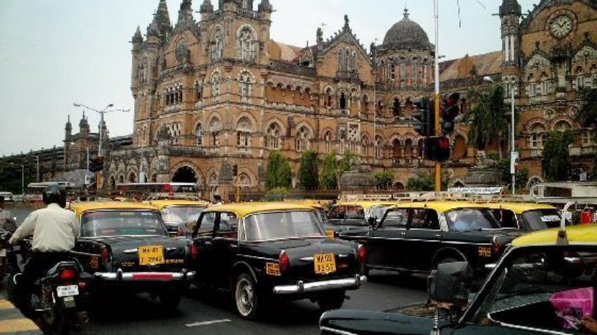 Inde : Des catholiques opposés à la démolition de 729 croix à Mumbai