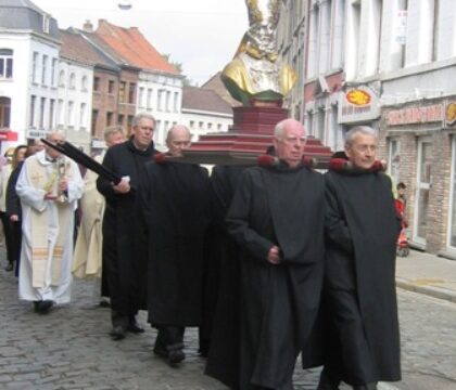 600e anniversaire de la procession de saint Ursmer