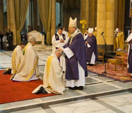 Ordinations épiscopales à Koekelberg : Une assemblée enthousiaste et recueillie