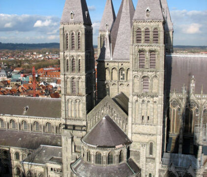 L’Evêché de Tournai engage