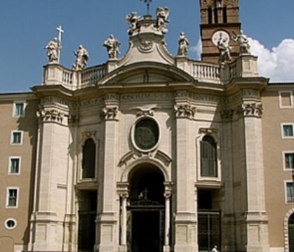 Fermeture de l’abbaye Sainte-Croix à Rome