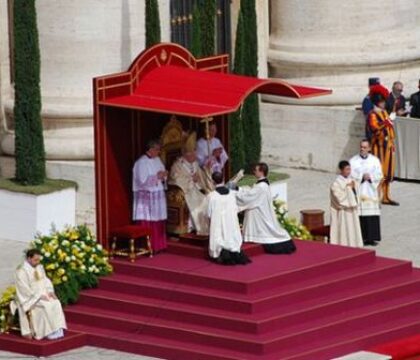 Ne pas confondre messe et show