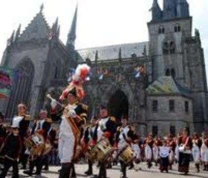 A Walcourt, tout le monde marche à la Trinité