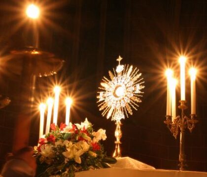 60 heures d&rsquo;adoration pour les 60 ans de sacerdoce de Benoît XVI