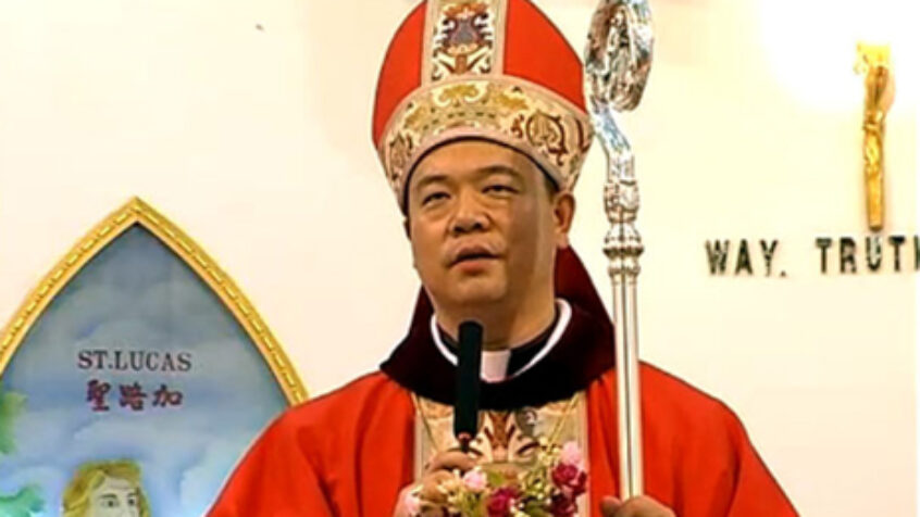 Pékin qualifie de « déraisonnable et grossière » l’excommunication de deux évêques