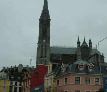 Abus sexuels en Irlande : L’archevêque Dermot Clifford présente ses excuses