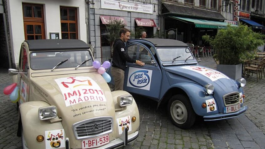 Trois 2CV sur le départ pour les JMJ