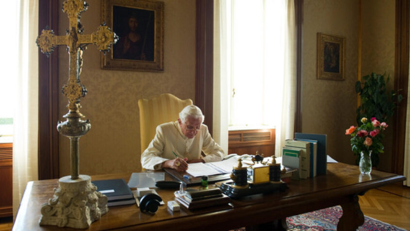 Le pape demande la fin de la violence en Syrie et en Libye