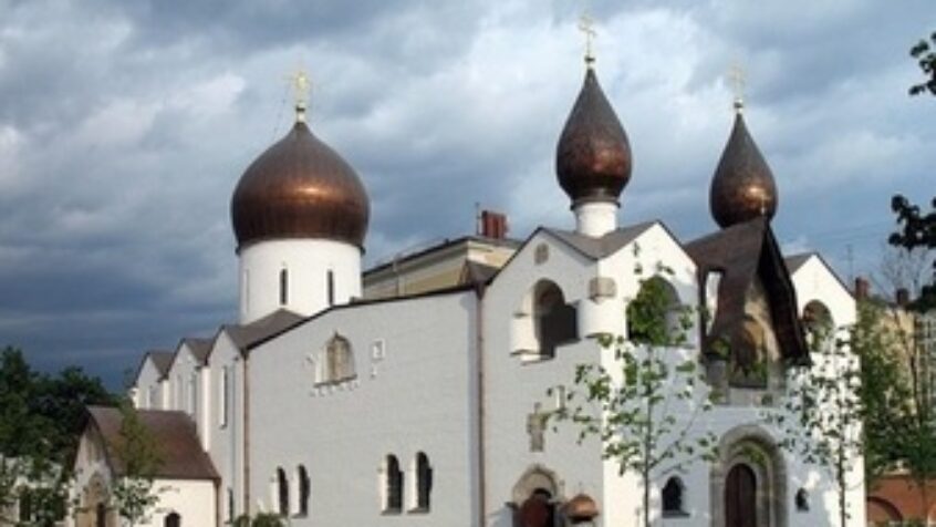 Lente rétrocession des églises aux orthodoxes en Russie