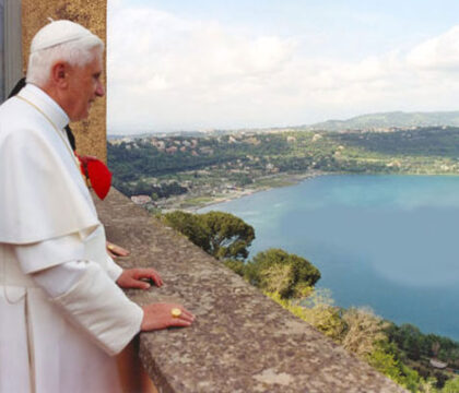 Le pape invite à prier chaque jour, même pendant les vacances