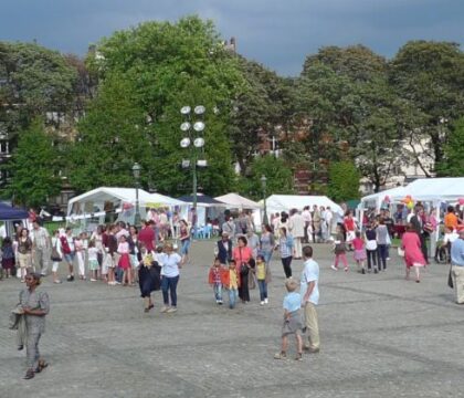 Bruxelles: une belle journée pour les couples et leurs familles