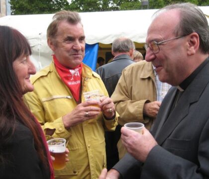 Fêtes de Wallonie : L&rsquo;évêque prend l&rsquo;apéro avec les Namurois