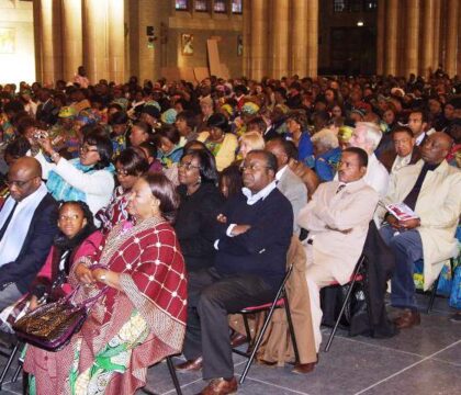 Deux mille fidèles à la messe présidée par le cardinal Monsengwo