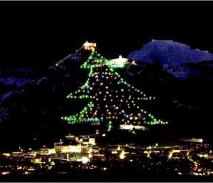 Un sapin rayonnant de lumière et d&rsquo;amour