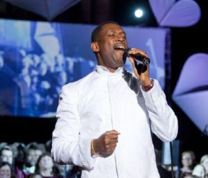 Du Gospel pour Action Damien