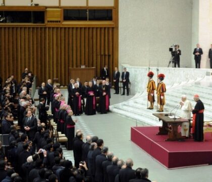 Plaidoyer pour une foi adulte au clergé romain