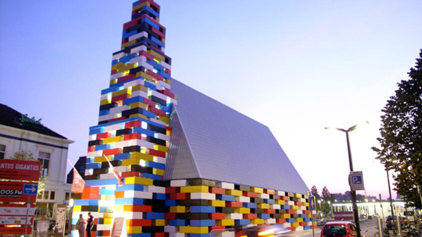 Abondantus Gigantus, une église en Lego…