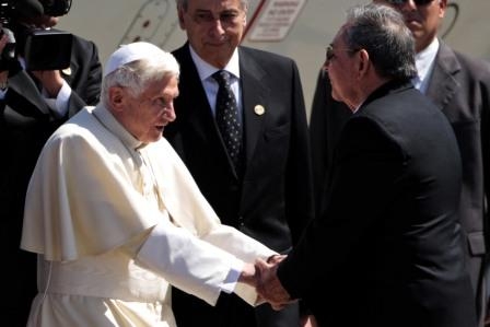 Pape_Cuba_RCastro_KerknetSirSG