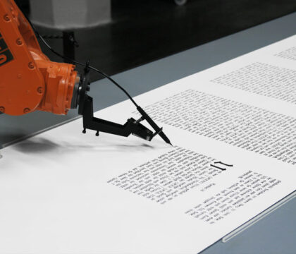 Le robot qui recopiait la Bible en gothique…