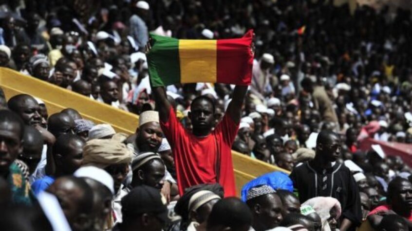 Mali : intervention militaire pour chasser les islamistes ?