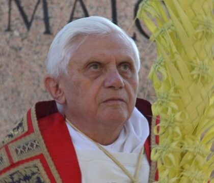 Benoît XVI préside la messe des Rameaux devant 60.000 fidèles
