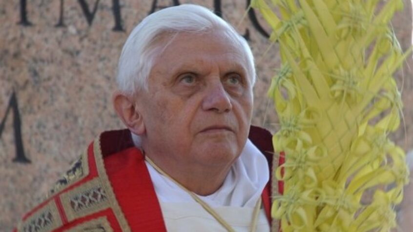 Benoît XVI préside la messe des Rameaux devant 60.000 fidèles