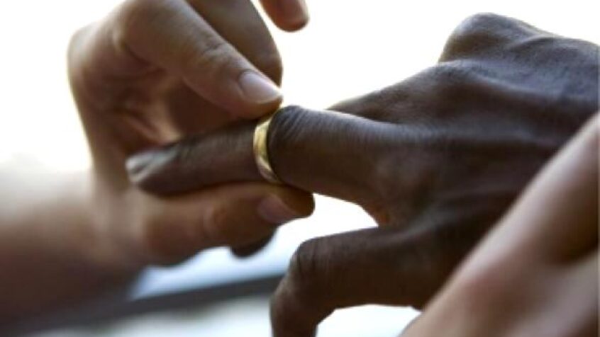 Les mariages gris : une escroquerie sentimentale