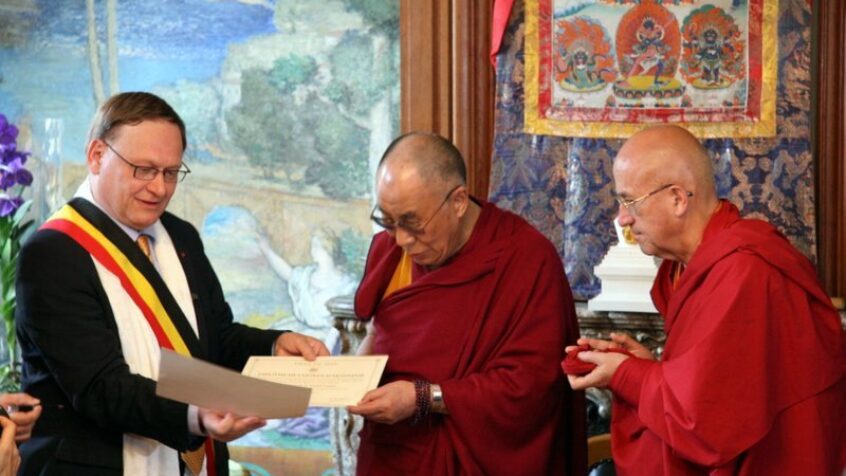 Le Dalaï-Lama fait citoyen d&rsquo;honneur de la ville de Huy
