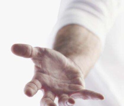 Mgr Fellay refuserait-il la main tendue par le Vatican ?