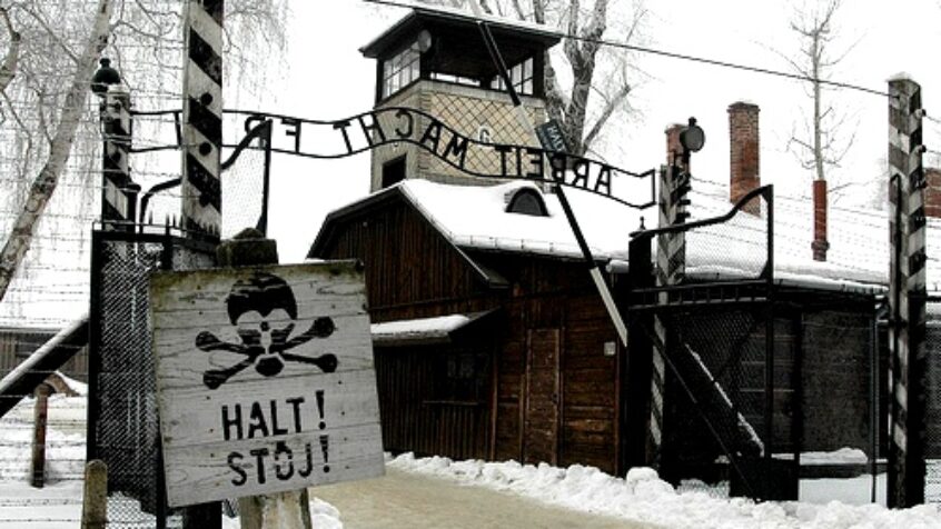 Neuf élèves de l’ICET de Mouscron à Auschwitz
