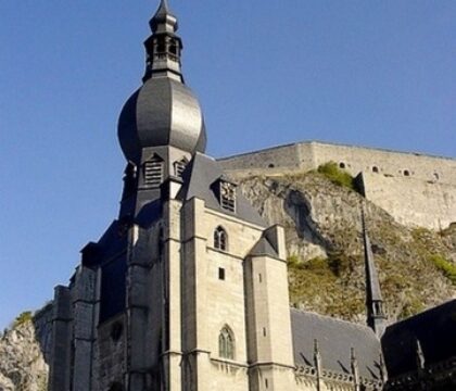 Une visite guidée de la collégiale de Dinant