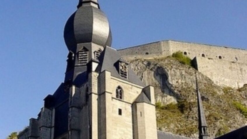 Une visite guidée de la collégiale de Dinant