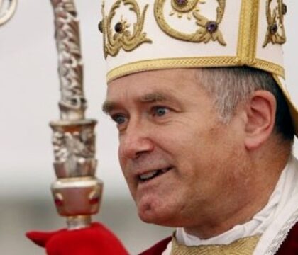 Le Vatican mandate… Mgr Fellay pour juger un prêtre lefebvriste !