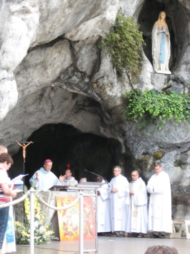 2011 - Mgr Jousten à la Grotte