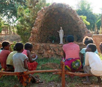 En Zambie, l&rsquo;abbé a transformé son presbytère en orphelinat