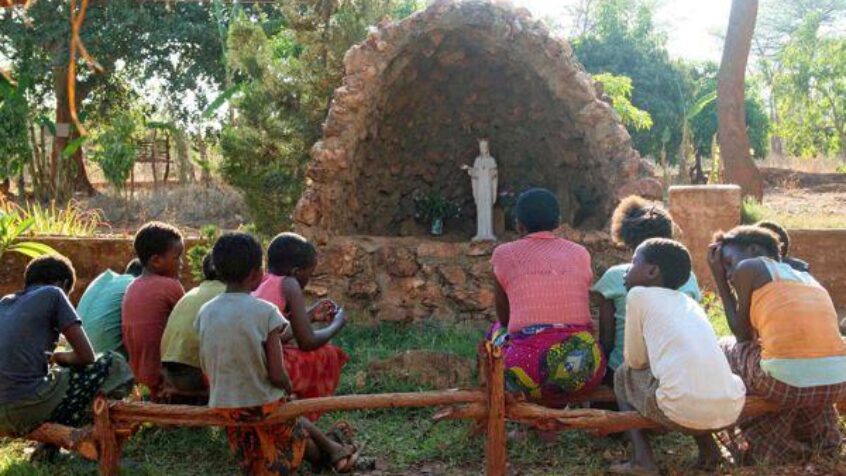 En Zambie, l&rsquo;abbé a transformé son presbytère en orphelinat