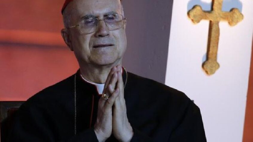 Le cardinal Bertone reçoit le Prix international « Conde de Barcelona »