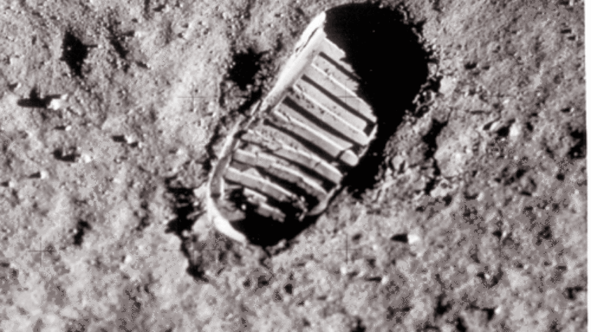Allo, la Terre? Ici la Lune
