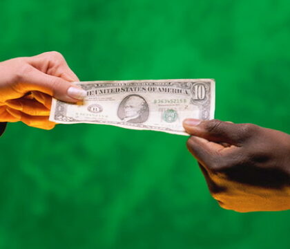 Solidarité : faut-il donner, prêter ou investir ?