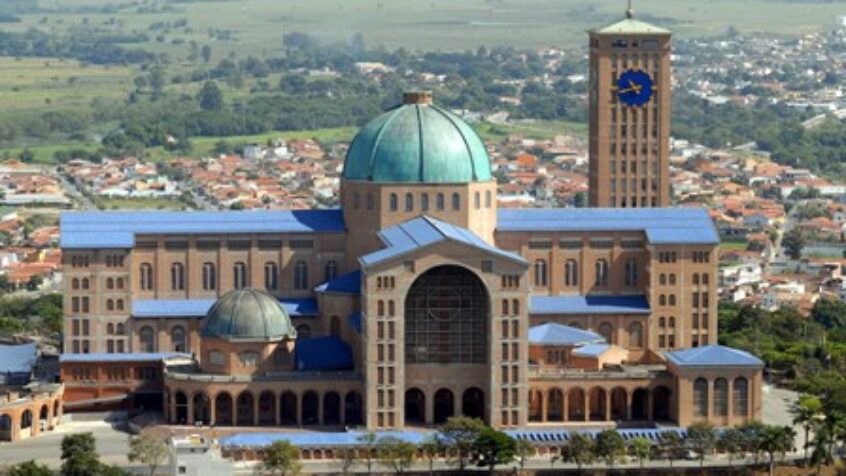 Après la basilique St-Pierre, Aparecida au Brésil