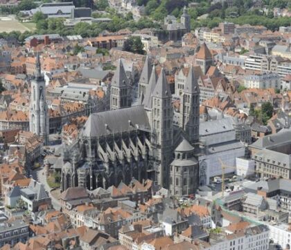 Visiter la Cité aux Cinq Clochers