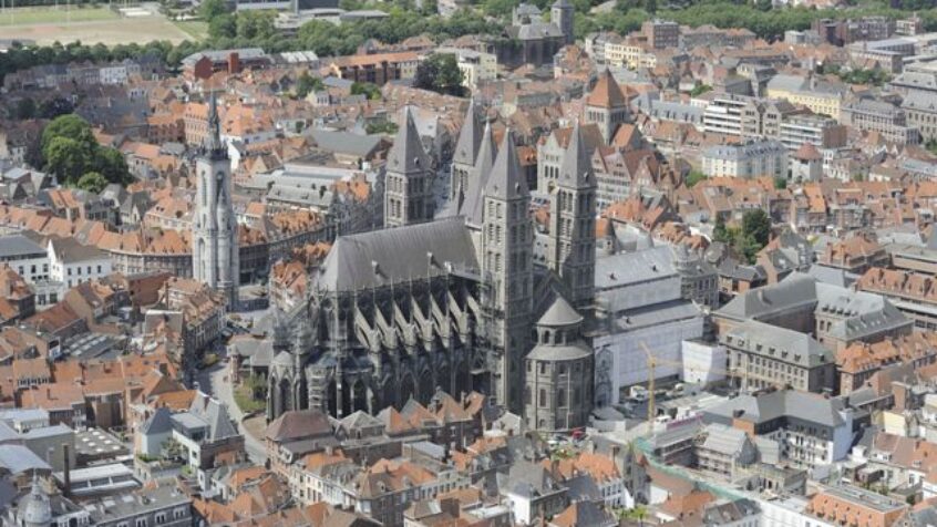 Visiter la Cité aux Cinq Clochers