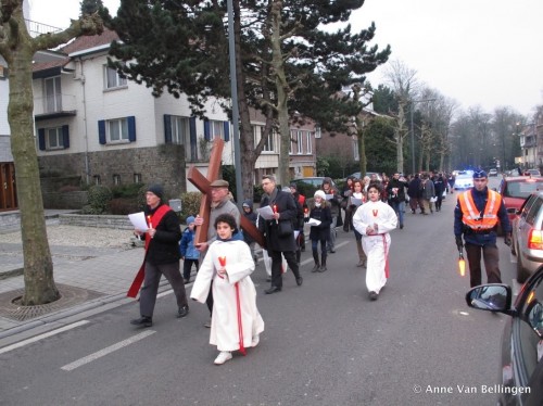 Chemin de Croix aux flambeaux dans les rues d'Uccle (UP Boetendael)