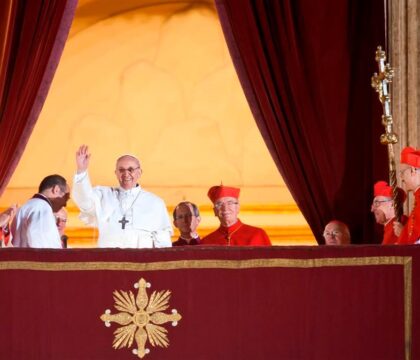 Le cardinal argentin Jorge Mario Bergoglio devient le pape François