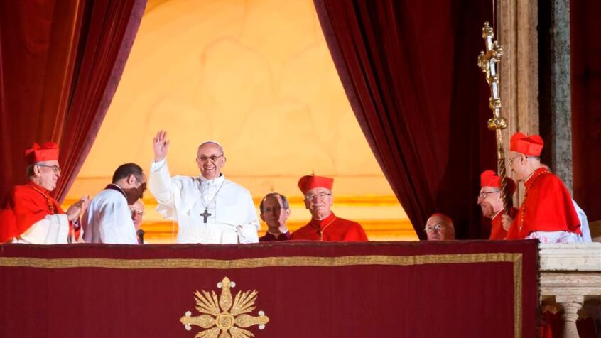 Le cardinal argentin Jorge Mario Bergoglio devient le pape François