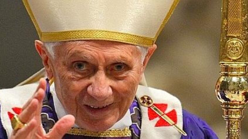 Benoît XVI décline, mais n&rsquo;est pas malade