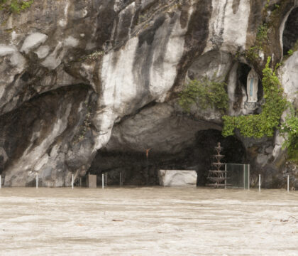 Le sanctuaire de Lourdes à nouveau sous eaux