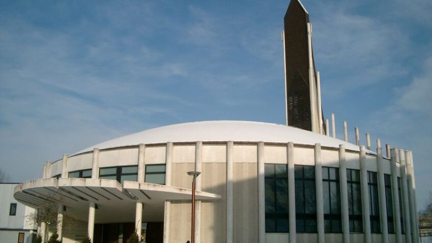 Une esplanade des religions près de Paris