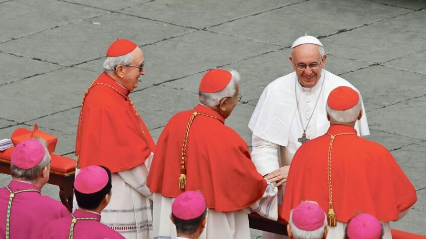 Première réunion du « conseil de cardinaux » avec le pape