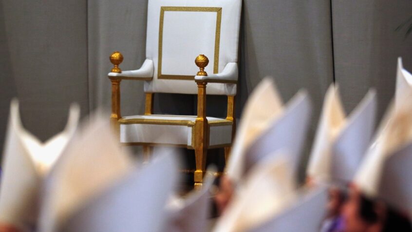 Le fauteuil vide du pape